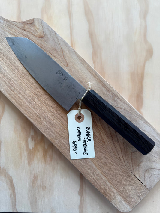 Bunka (allround kniv) med ottekantet skæfte i wenge fra en fynsk snedker (rest fra møbel). Carbon klinge. 